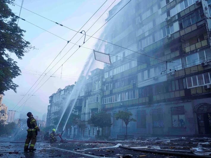 Ukrayna: Rusiya yüzlərlə dronla hücuma keçdi, 15 nəfər yaralandı