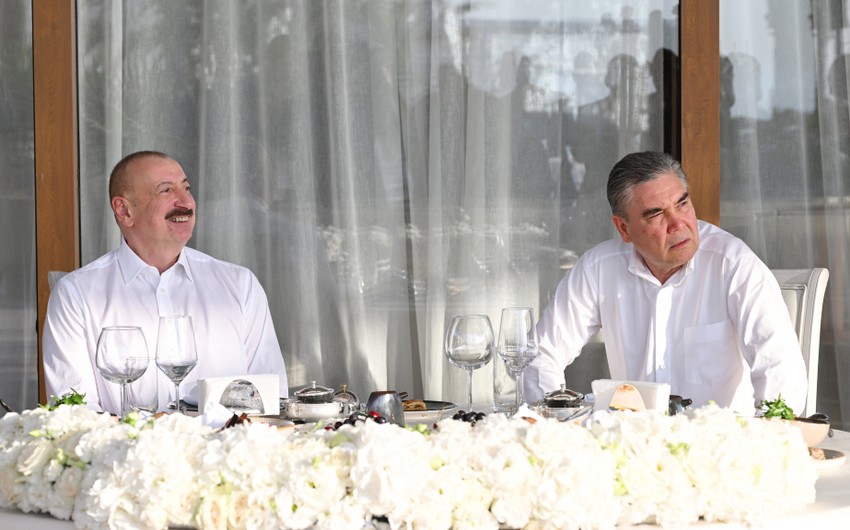 Prezident İlham Əliyev və Qurbanqulu Berdiməhəmmədov birgə nahar ediblər