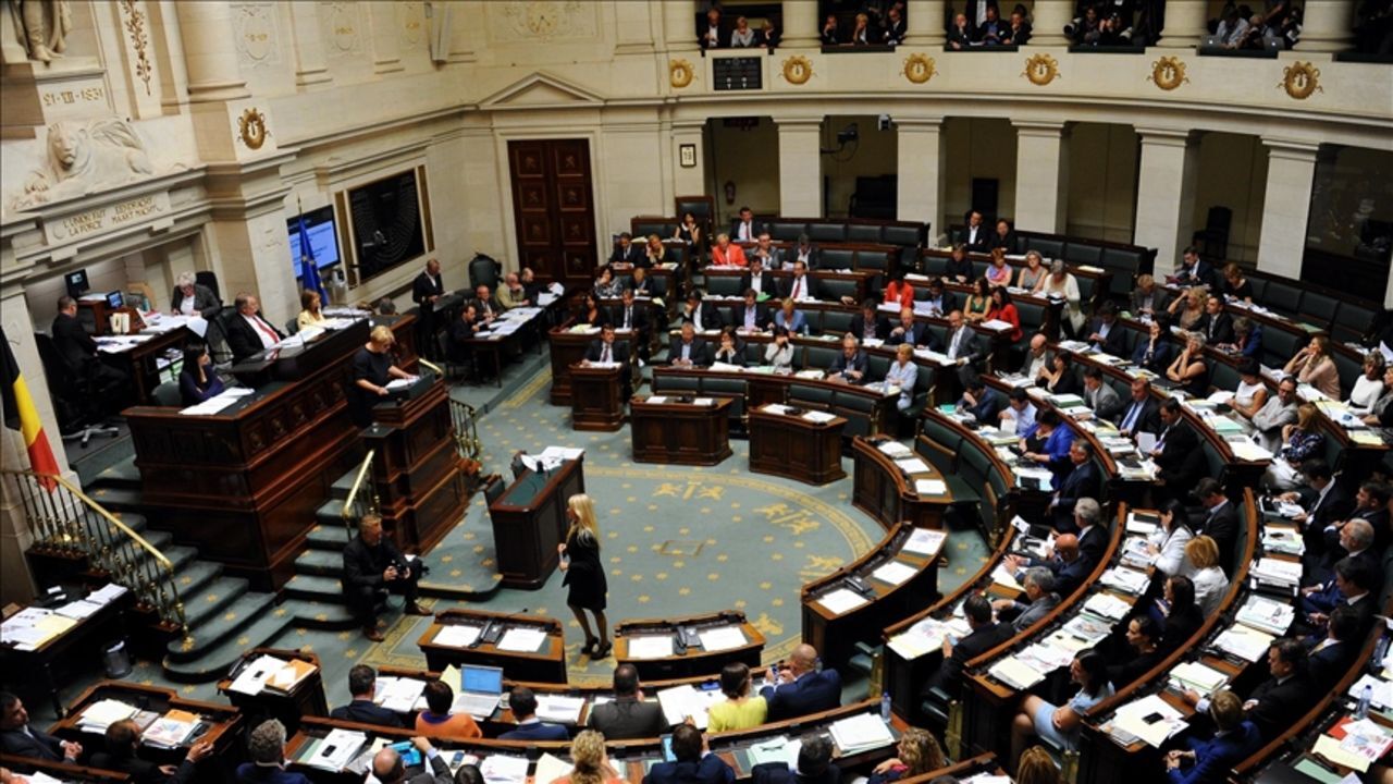 Bu ölkə immiqrantlara qarşı şərtləri sərtləşdirdi