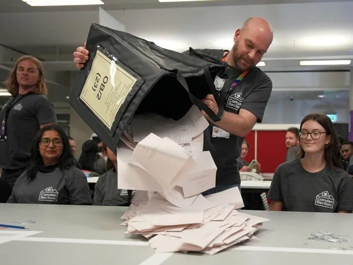 Böyük Britaniyada səsvermə yaşının aşağı salınması planlaşdırılır