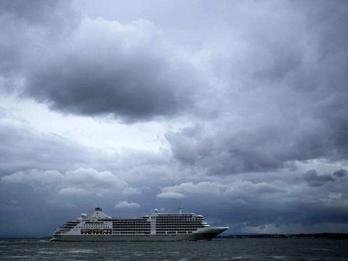 Lüks kruiz gəmisində sirli xəstəlik: 140-dan çox insan xəstədir