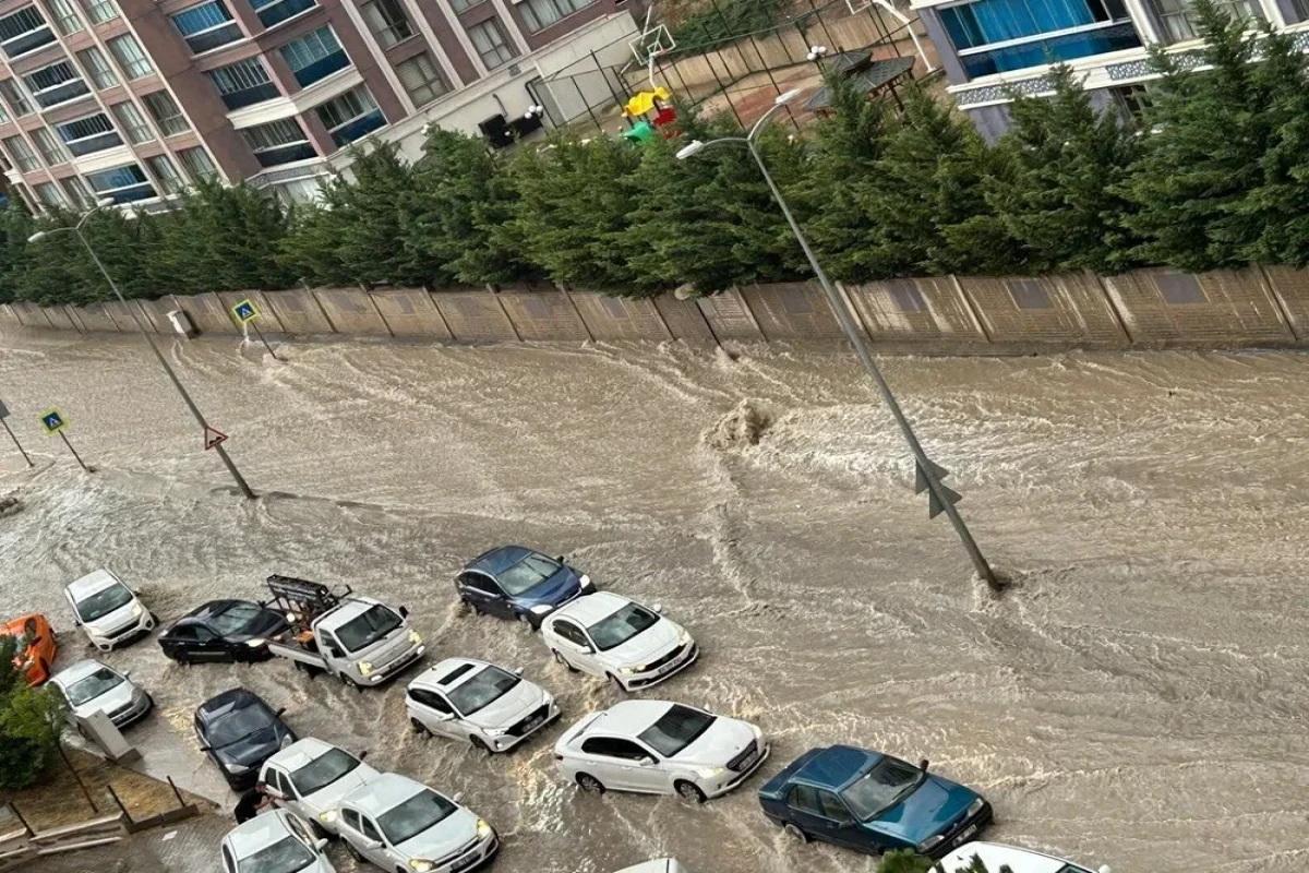 Ankarada DAŞQIN: Evlər su altında qaldı