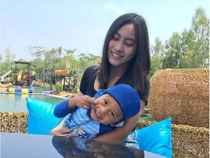 2 yaşlı uşaq eşşək arısı hücumuna məruz qalaraq dünyasını dəyişib