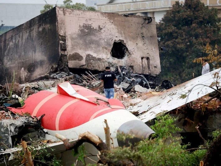 Təyyarə qəzasında ölənlərin cəsədləri qarışıb