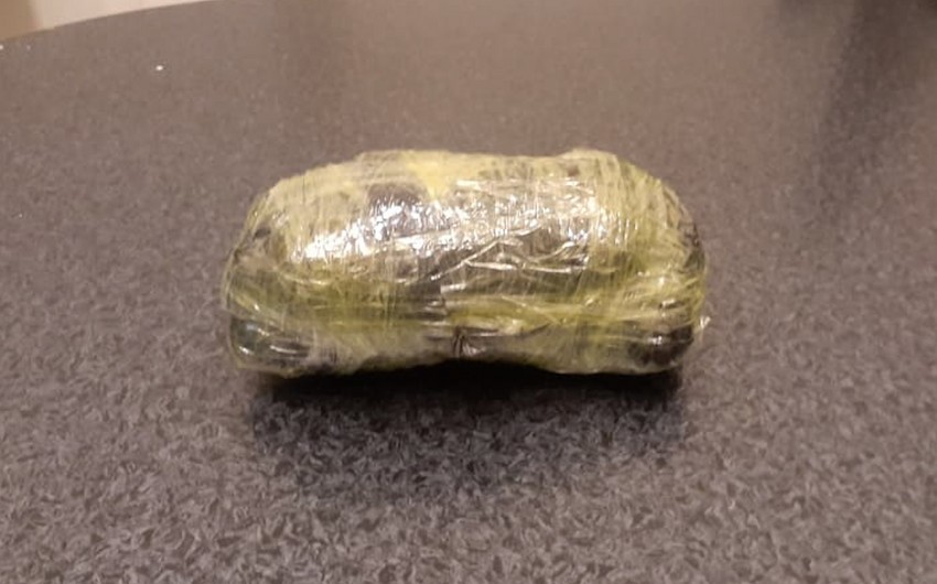 Abşeronda saxlanılan 2 nəfərdən 5 kiloqram narkotik vasitə aşkarlanıb