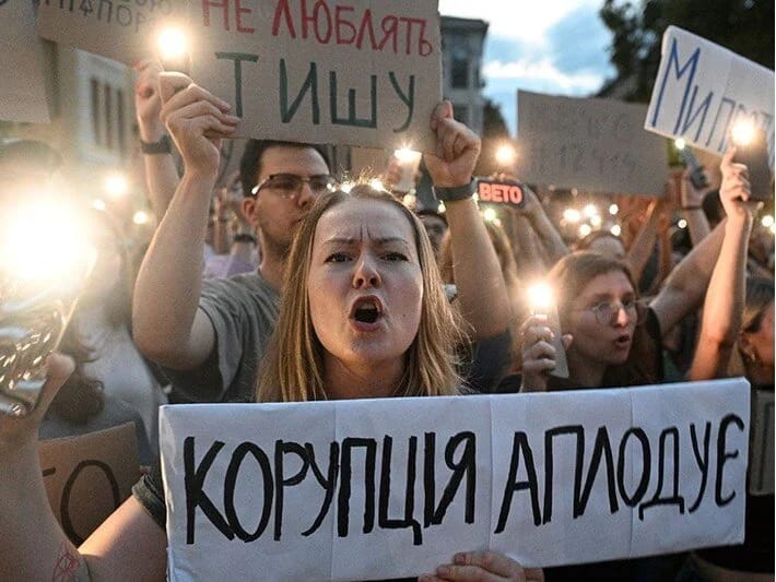 Zelenski geri çəkilir