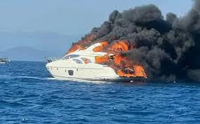 İstanbul yaxınlığında içərisində 12 nəfərin olduğu yaxta yanır