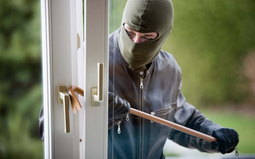 Ağsuda aptekdən oğurluq olub