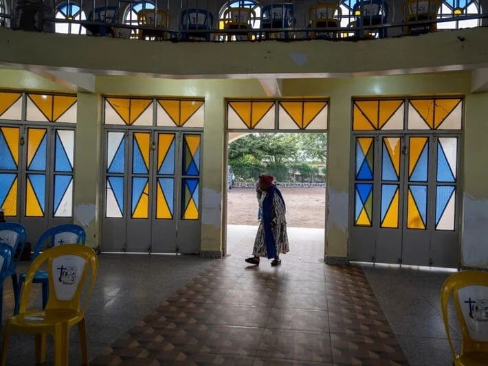 Kilsədə dindarlara hücum: Ən azı 38 ölü