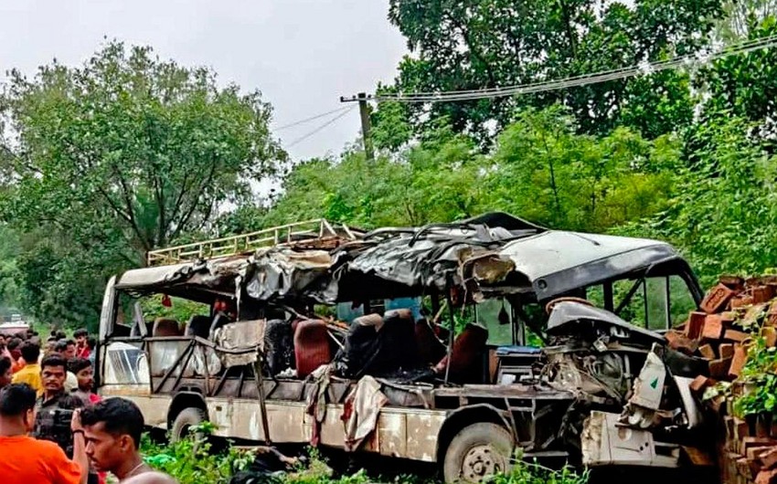 Hindistanda ağır yol qəzasında 18 zəvvar həlak olub