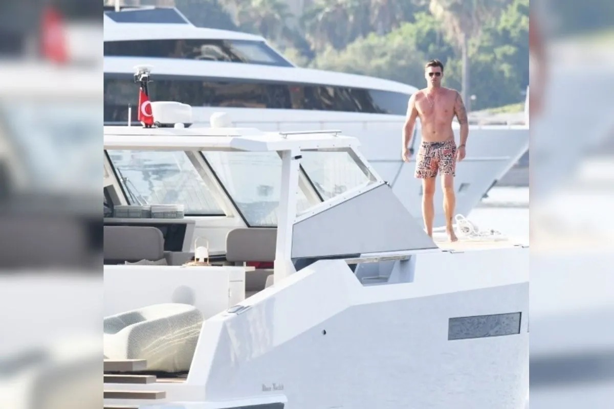 Kıvanç Tatlıtuğ 1,5 milyon avroluq yaxtası ilə istirahət edir - FOTOLAR