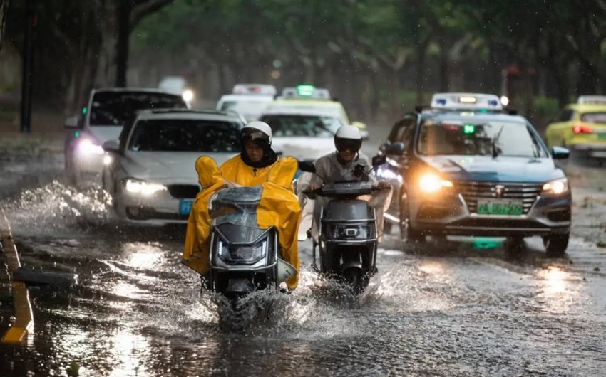 Şanxayda tropik fırtına səbəbindən 280 mindən çox insan təxliyə edilib