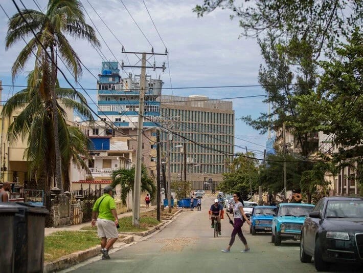 Kubada bir ilk: Özəl sektor pərakəndə satışda hökuməti üstələyir 