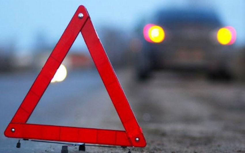 Qaradağda avtoqəza olub, 64 yaşlı kişi avtomobildə sıxılı vəziyyətdə qalıb