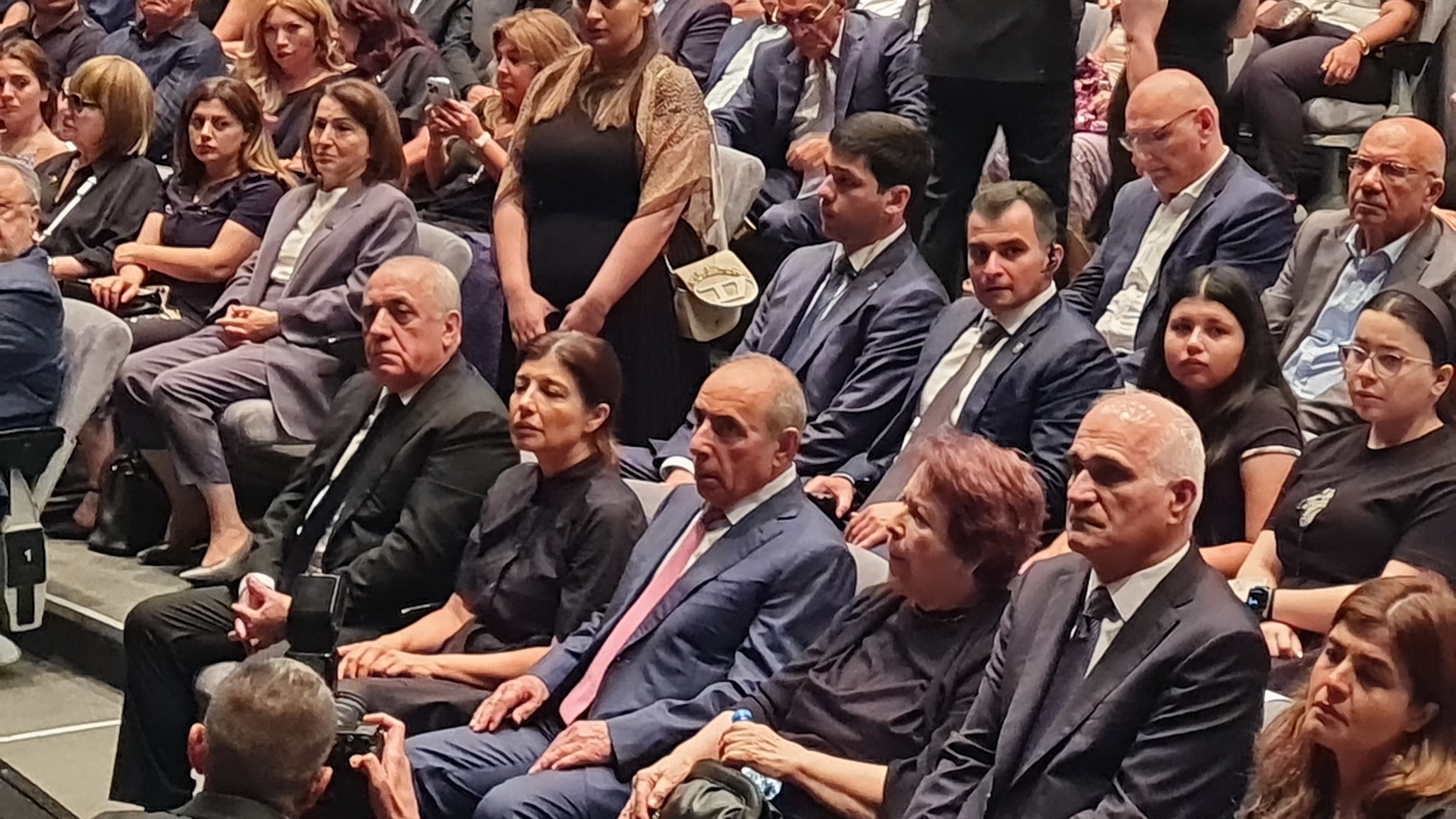 Dövlət rəsmiləri Elçin Əfəndiyevlə vida mərasimində - VİDEO