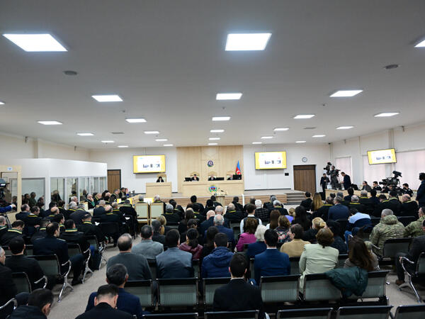 Ermənistan silahlı qüvvələrinin Mingəçeviri raket atəşinə tutması nəticəsində zərərçəkmiş şəxslər məhkəmədə ifadə veriblər