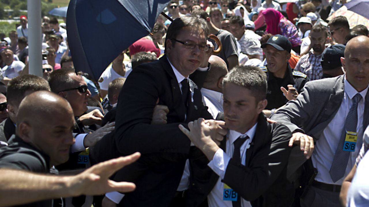 Serbiyada çevriliş cəhdi iddiası ölkəni alt-üst etdi - Xalq aksiyalara başladı