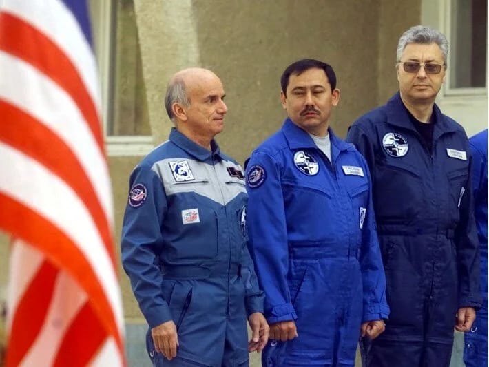 Üç dəfə kosmosa səyahət edən xalq qəhrəmanı dünyasını dəyişib