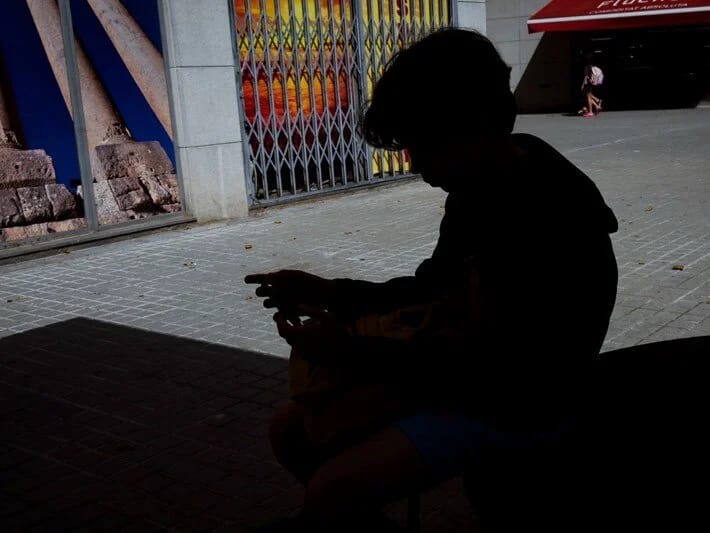 Sərnişinin baqajından iki yaşlı uşaq tapılıb