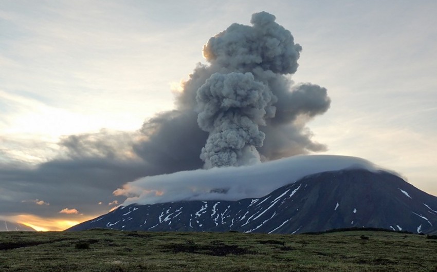 Kamçatkada vulkan 6 km hündürlüyə kül püskürüb