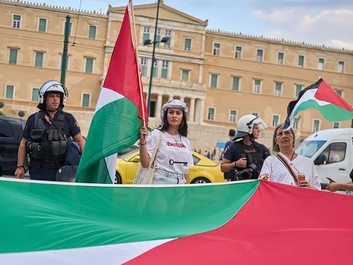 İsrail Afinadakı səfirliyinin əməkdaşlarını təxliyə edir