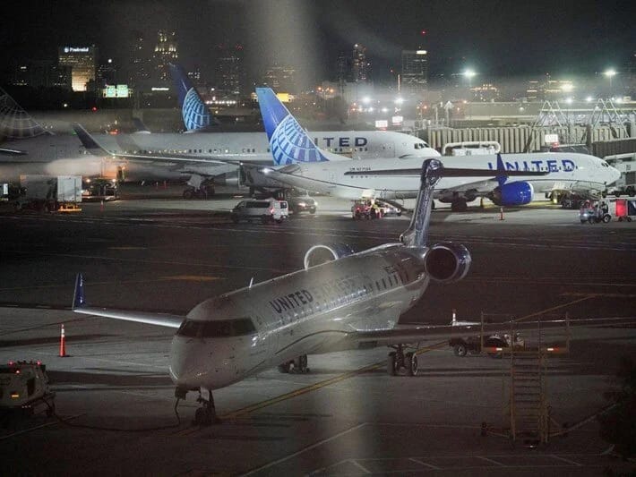 United Airlines-da böhran: Minlərlə uçuş təsirləndi