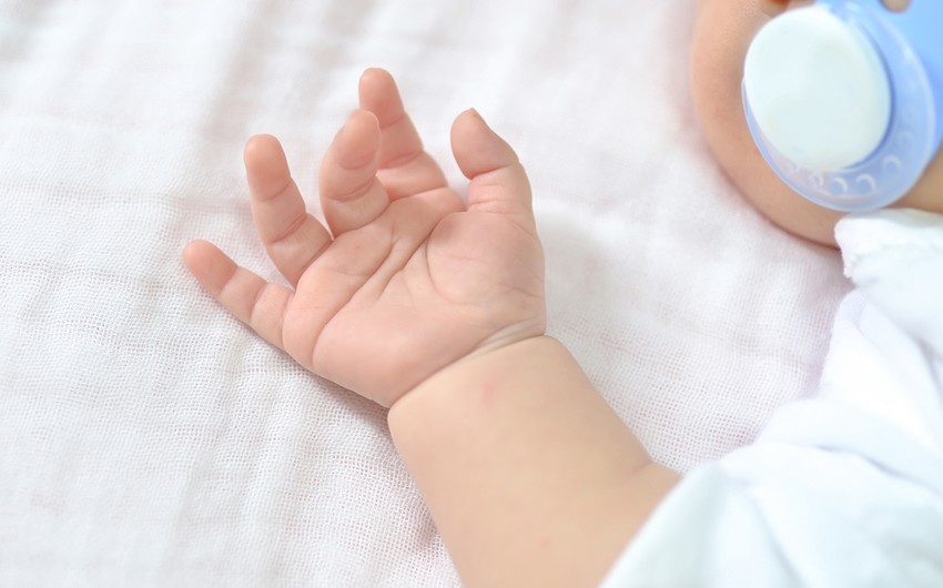 Bakı metrosunda körpə dünyaya gəlib