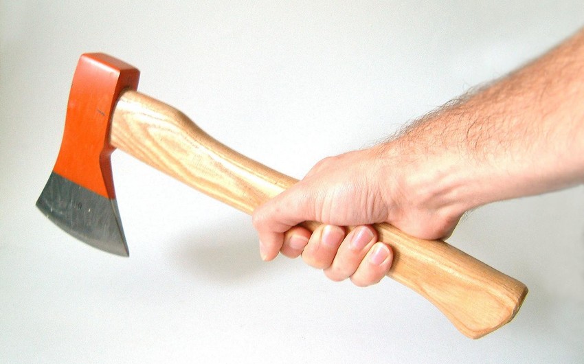 Qusar sakini həyat yoldaşını və qaynını baltalayıb, biri ölüb, digəri xəsarət alıb