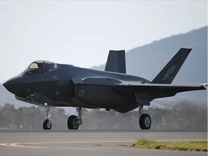 İngilis F-35 təyyarəsi təcili eniş etdi