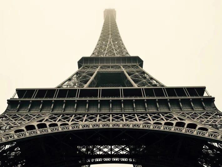 Eyfel qülləsi hər yay daha da böyüyür