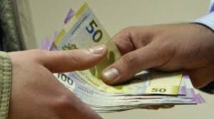 Dostunu işə düzəltmək adı ilə aldatdı, altı min manat aldı