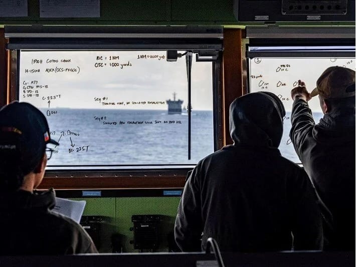 Çin ABŞ gəmisini qovdu