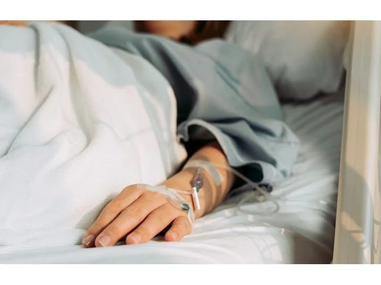 Populyar vitamin əlavəsi 16 nəfəri xəstəxanalıq etdi