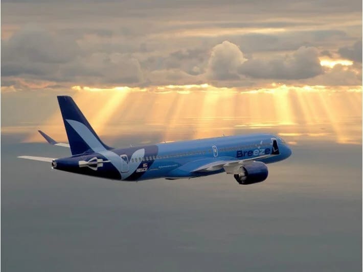 Havada xaos: Sərxoş sərnişin qandalı açdı, təyyarə təcili eniş etdi