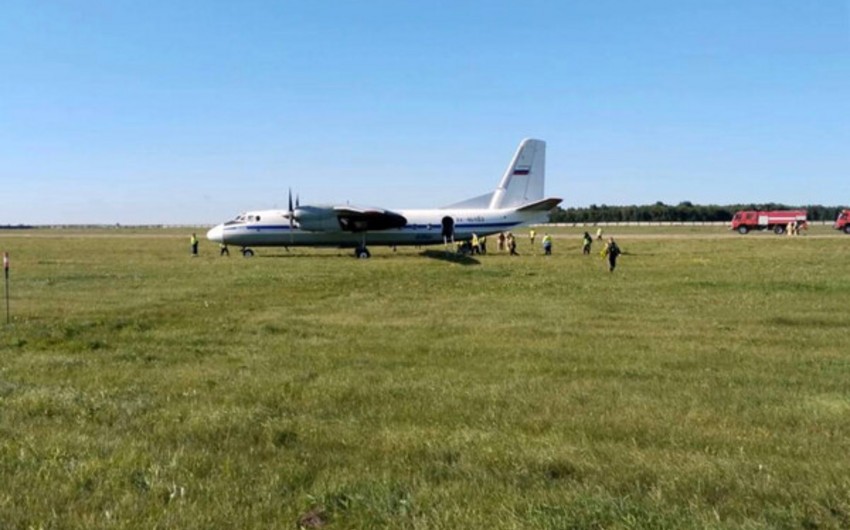 Rusiyada içərisində 40 sərnişinin olduğu təyyarə aeroportda uçuş-enmə zolağından kənara çıxıb