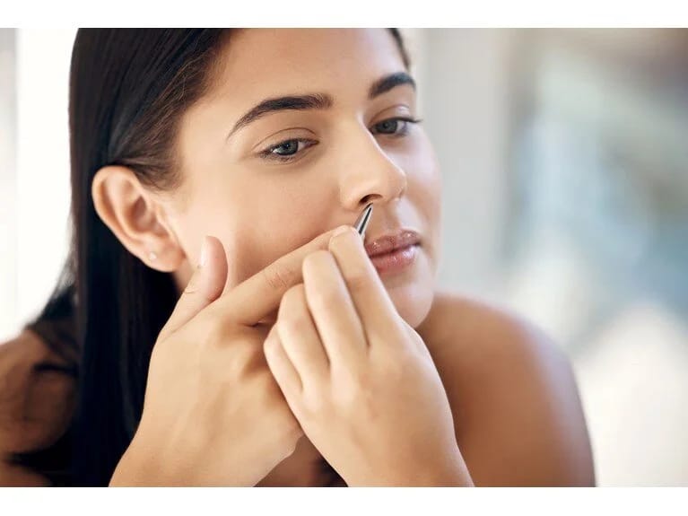 Burnunun tüklərinə mum çəkdikdən sonra yıxıldı: Niyə bu qədər təhlükəlidir?