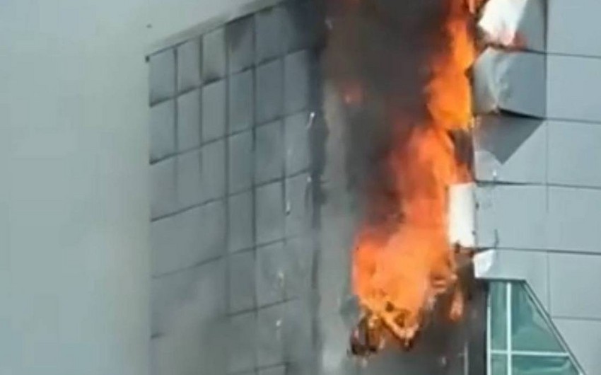 Rusiyada ticarət mərkəzində yanğın olub