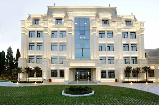 Binəqədi İH abadlıq adı ilə yollara yamaq vurdu – Foto