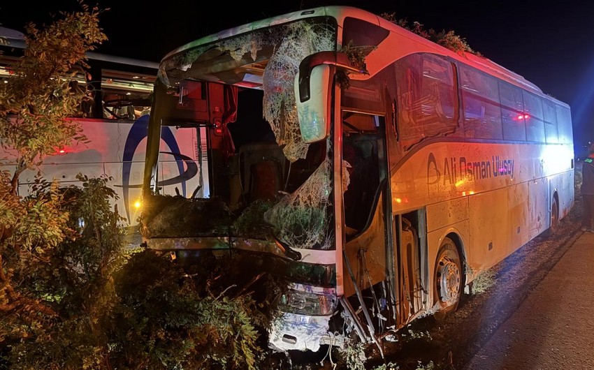 Türkiyədə avtobus qəzaya uğrayıb, ölən və yaralananlar var
