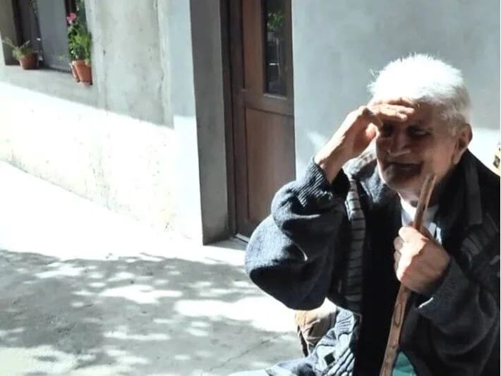 Yoxa çıxandan 30 il sonra eyni paltarı geyinərək qayıtdı: Heç nə xatırlamır