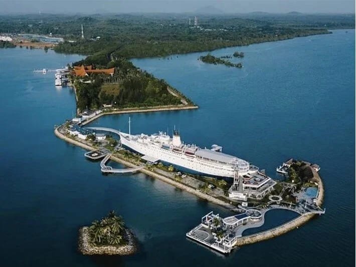 Dünyanın ən qədim kruiz gəmisi 18 milyon dollara lüks otelə çevrildi