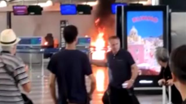 İtaliyanın hava limanında sərnişin yanğın törədib