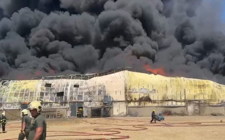 FHN: “Sədərək” ticarət mərkəzində yanğının yayılmasının qarşısı alınıb – YENİLƏNİB