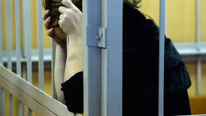 Nənəsinin evində əxlaqsızlıq yuvası təşkil edən qadınla bağlı QƏRAR