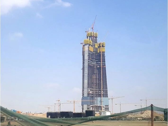 Dünyanın ən hündür binası rekord qırmaq üçün yarışır