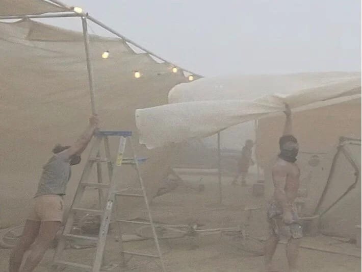 Qum Fırtınası Burning Man festivalını vurdu