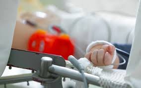 Ağdamda DƏHŞƏT: Atanın iki yaşlı uşağını ölümcül döydüyü iddia edilir