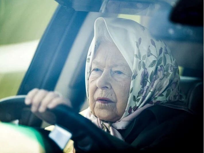 Kraliçanın az işlənmiş avtomobili rekord qiymətə satılıb