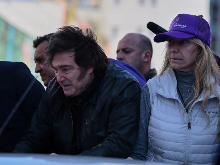 Argentina prezidenti Xavyer Milei daşqalaq edilib