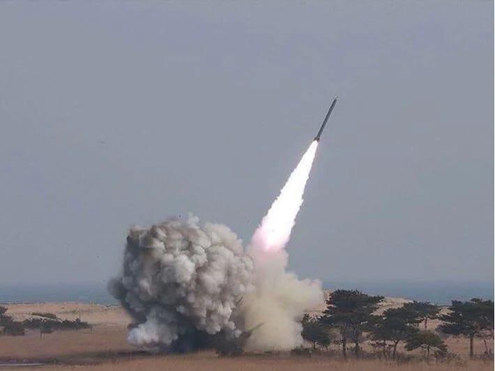 Husilər İsrailə ballistik raket zərbələri endirib